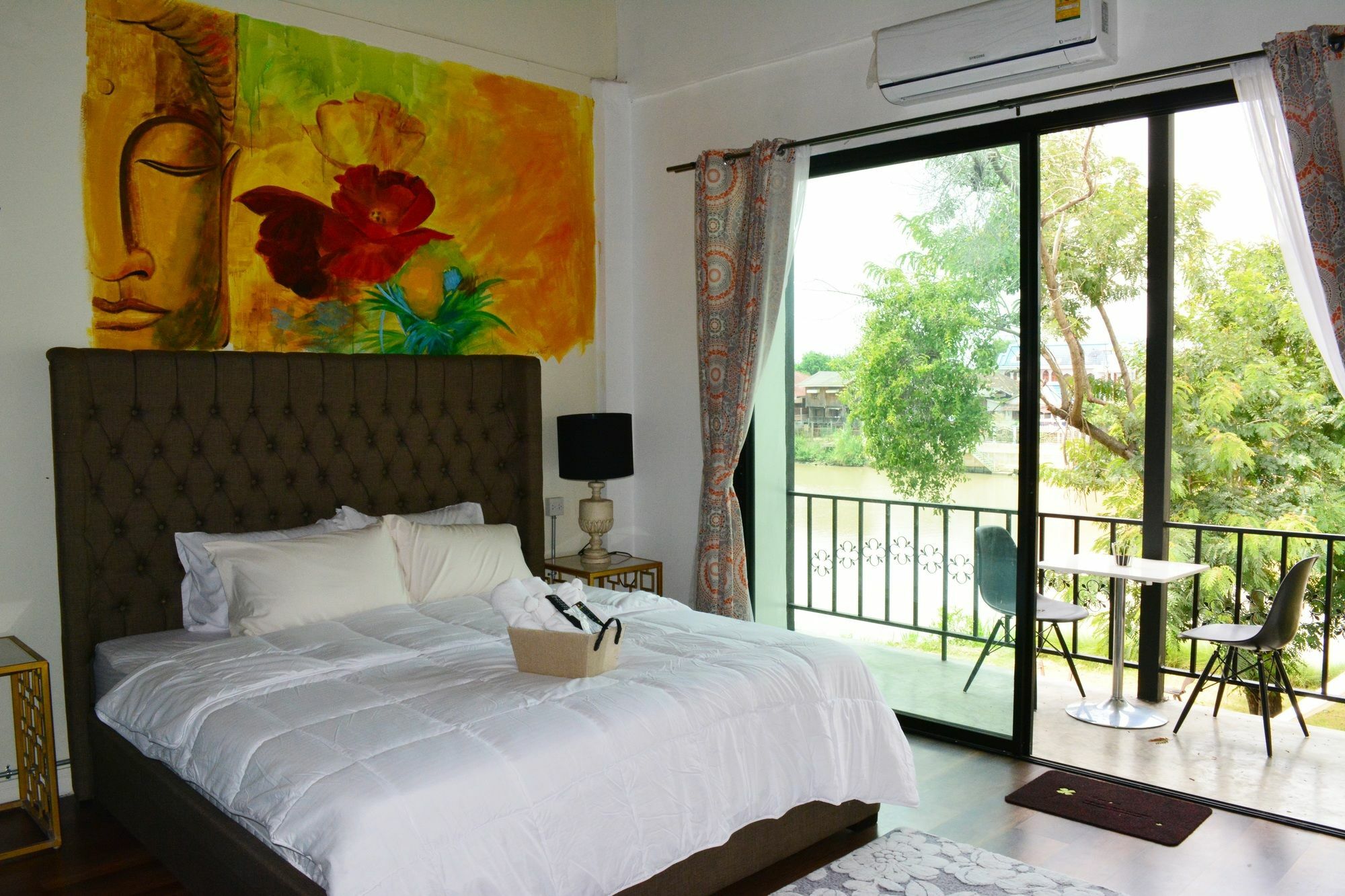 Apartamento de 22 m² con 5 habitación/es y 7 baño/s de uso privado, en Ban Pom Phra Nakhon Si Ayutthaya Exterior foto